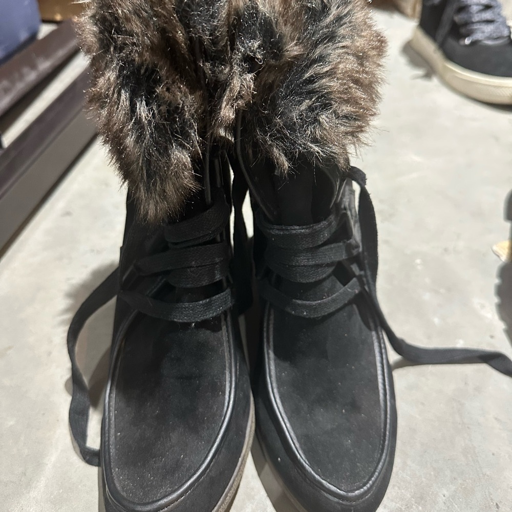 Adorable wedge boots.